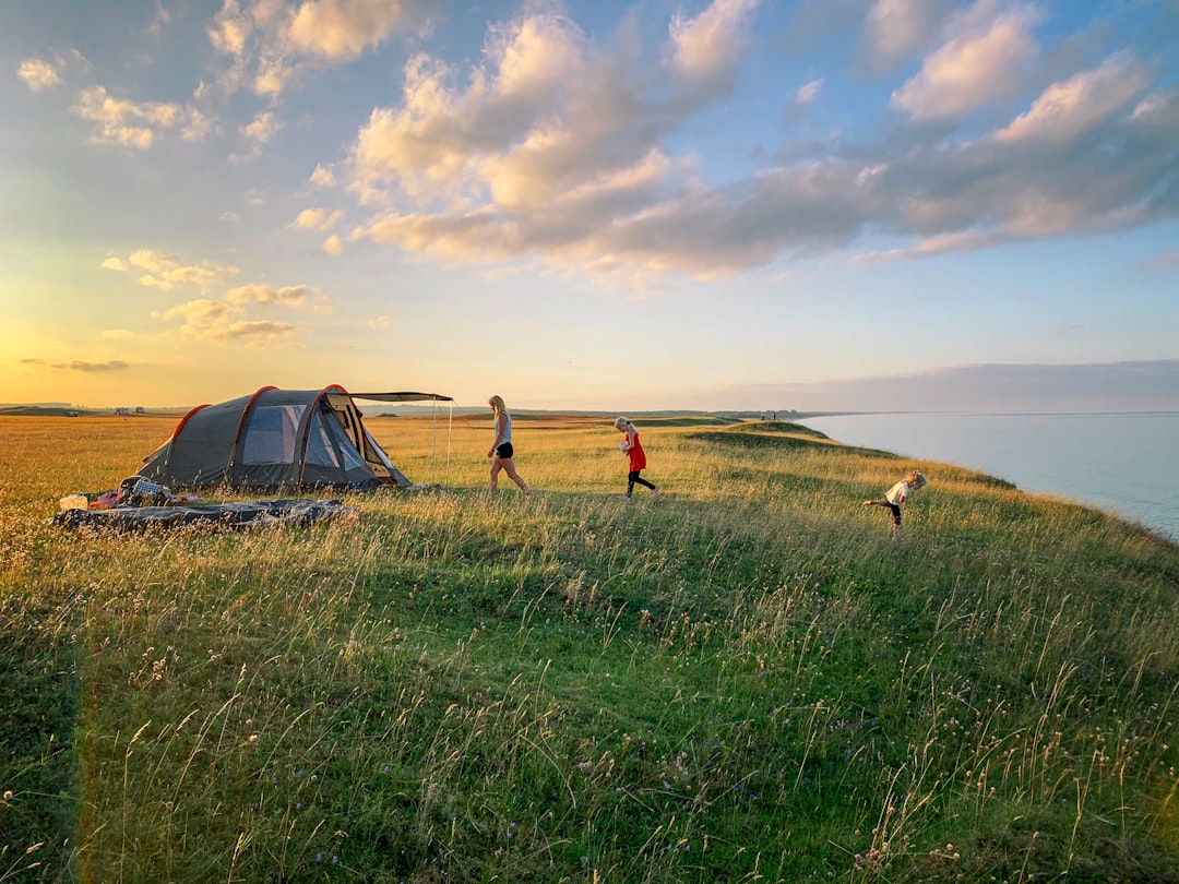 Spelen en dromen in een tipi tent voor kinderen